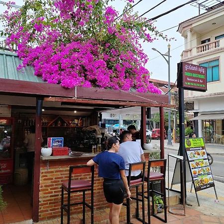 Soben Cafe Guesthouse & Restaurant Siem Reap Bagian luar foto
