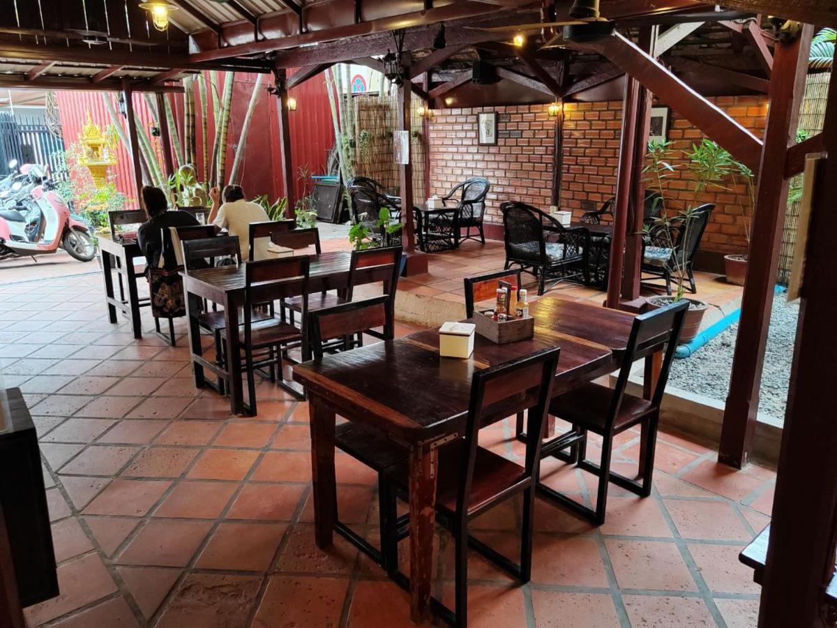 Soben Cafe Guesthouse & Restaurant Siem Reap Bagian luar foto